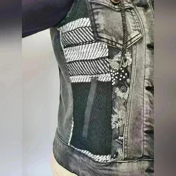 DESIGUAL denim jacket with sporty cuffs. Size 34 (size 2  US) - Picture 5 of 13